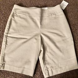 NWT Womens Size M Bermuda Shorts