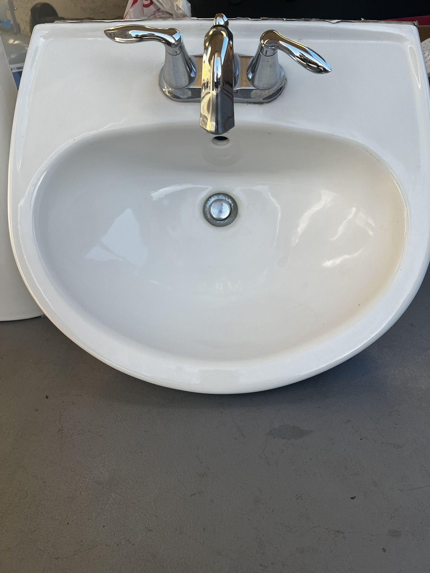 Pedestal Bathroom Sink - Ceramic