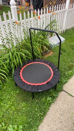 Trampoline with handrail (handrail removal is optional)