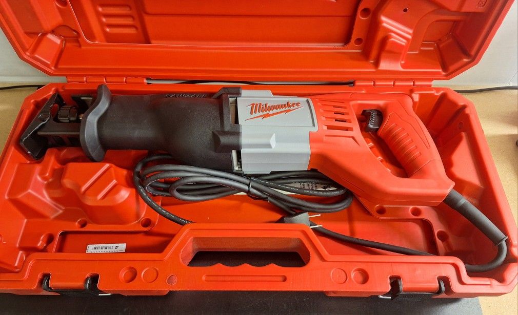 MILWAUKEE TOOLS CORDED SAWZALL