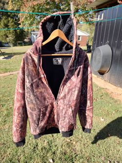 Men's medium insulated hooded jacket