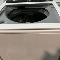 Whirlpool 4.7 - 4.8 cu. ft. Top Load Washer in White with 2-in-1 Removable Agitator and Deep Water