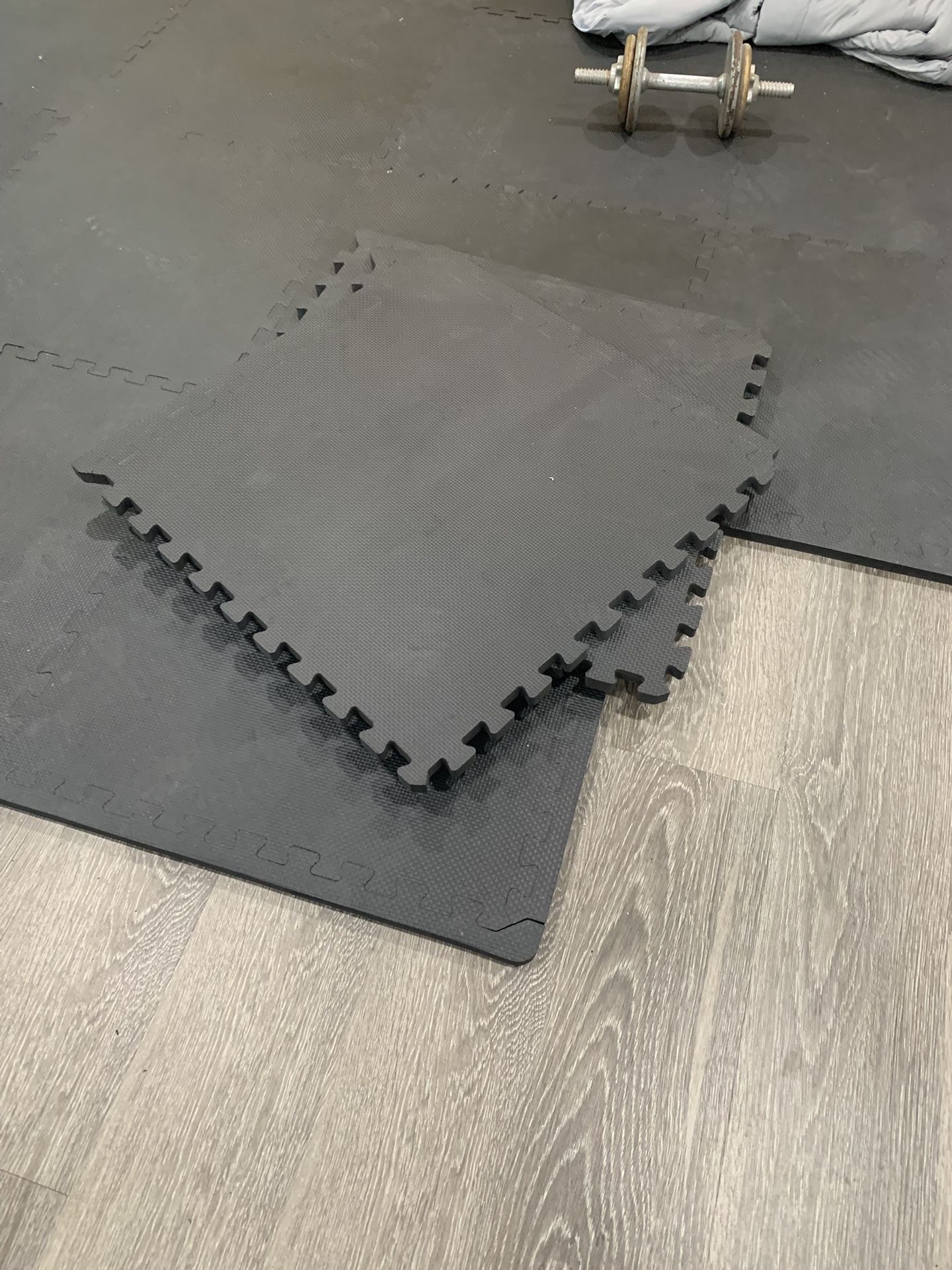 Workout mats interlocking