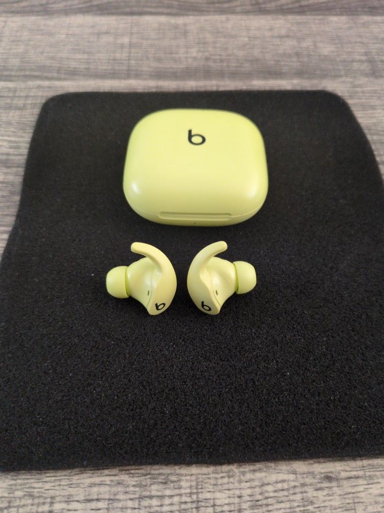 Beats Fit Pro True Wireles Earbuds Volt Yellow 100$