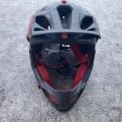 Mountain Bike Helmet
Full Face, Large
Met Monocoque 
