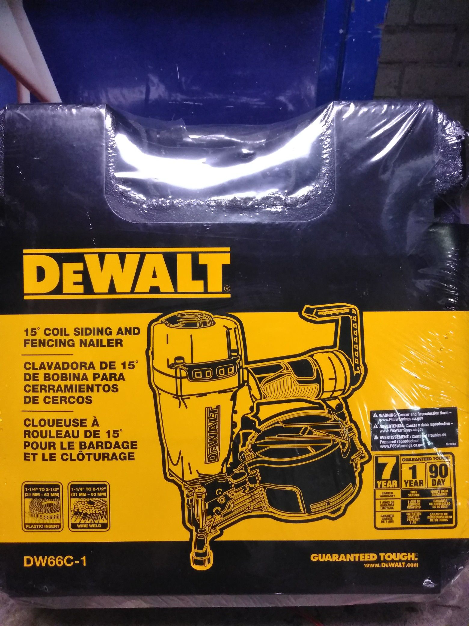 Brand new DeWalt •15 Coil Siding & Fencing Nailer