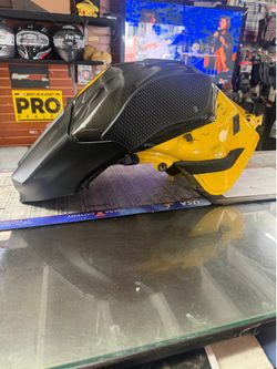 R1 fuel tank 2009-2014 Yamaha R1