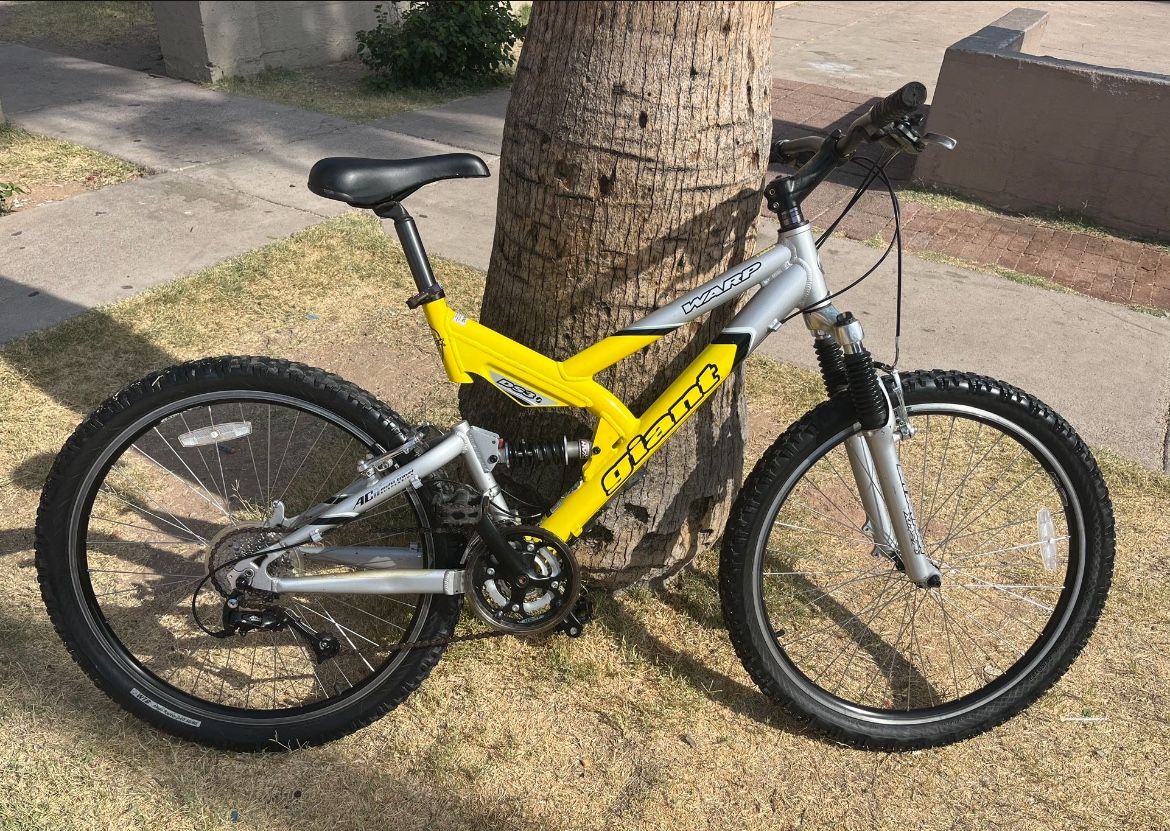 Giant Bike for Sale in Mesa, AZ - OfferUp