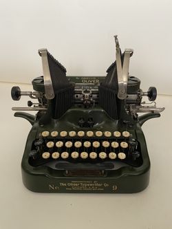 Oliver No 9 Antique Typewriter