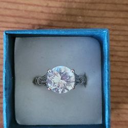 Beautiful White Sapphire & Silver ring - sz 7