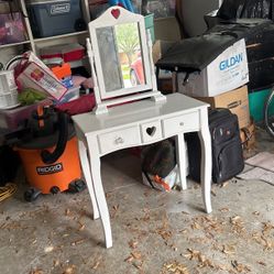 Girls Vanity Make-up Desk