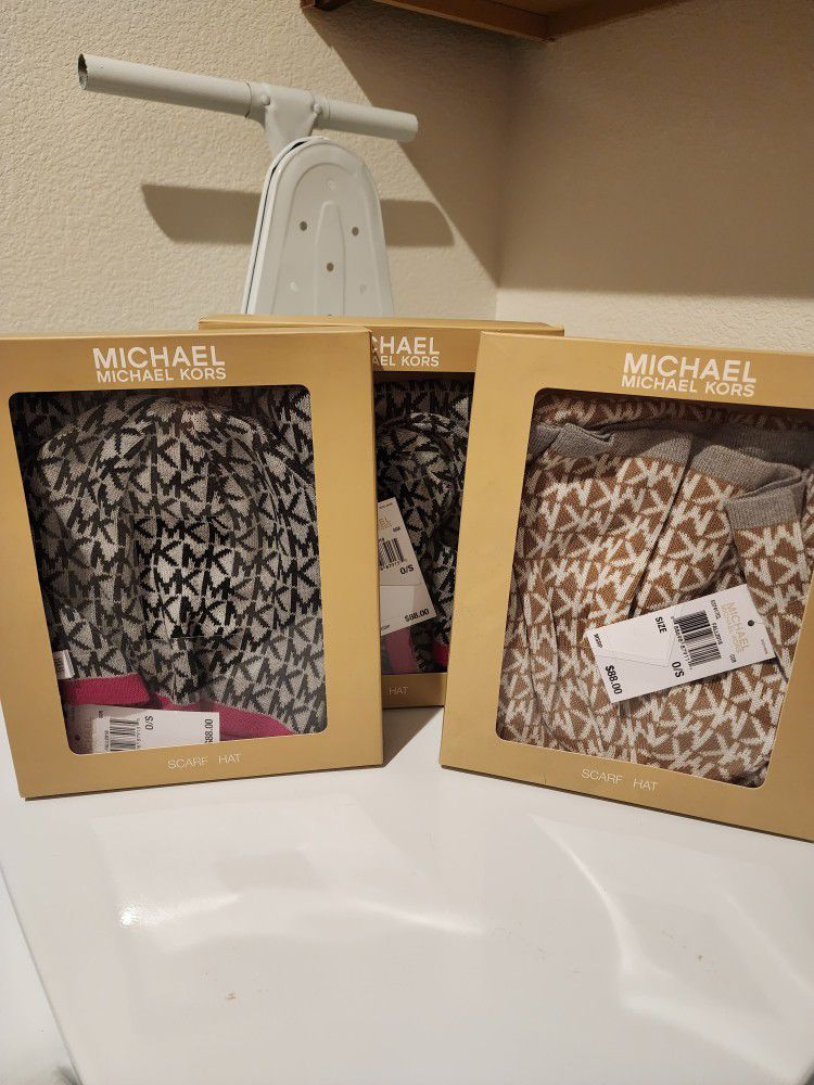 Michael Kors Hat Scarf Set for Sale in Rancho Cordova, CA - OfferUp