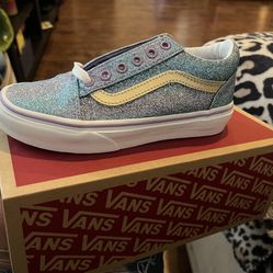 Girls Van Size 1 Never Worn 