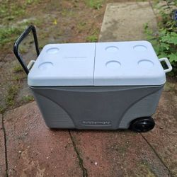 Price Is Firm.. Large 100 Cans Rolling Ice Chest By Rubbermaid