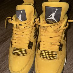 Air Jordan 4 Retro Lightning Size 9 (2021)