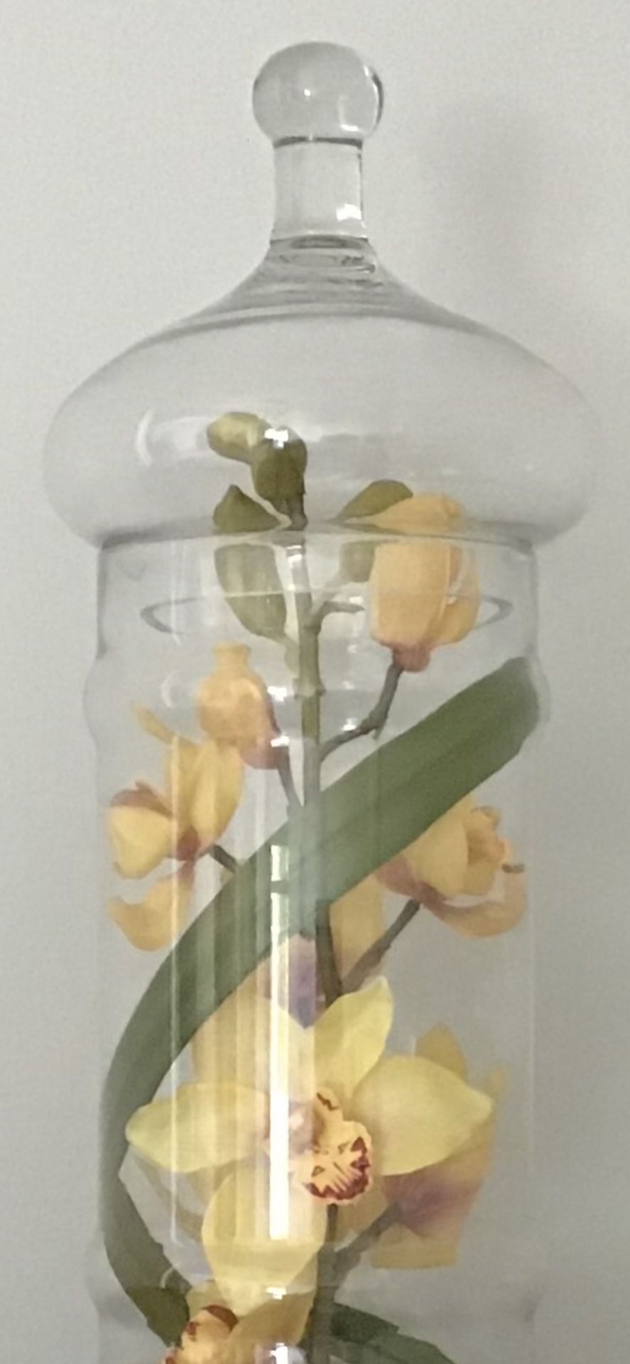 LARGE DESIGNER GLASS VASE HOME DECOR CENTERPIECE WITH YELLOW FLOWERS FLORAL ARRANGEMENT PERFECT CONDITION!