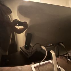 32” computer monitor screen