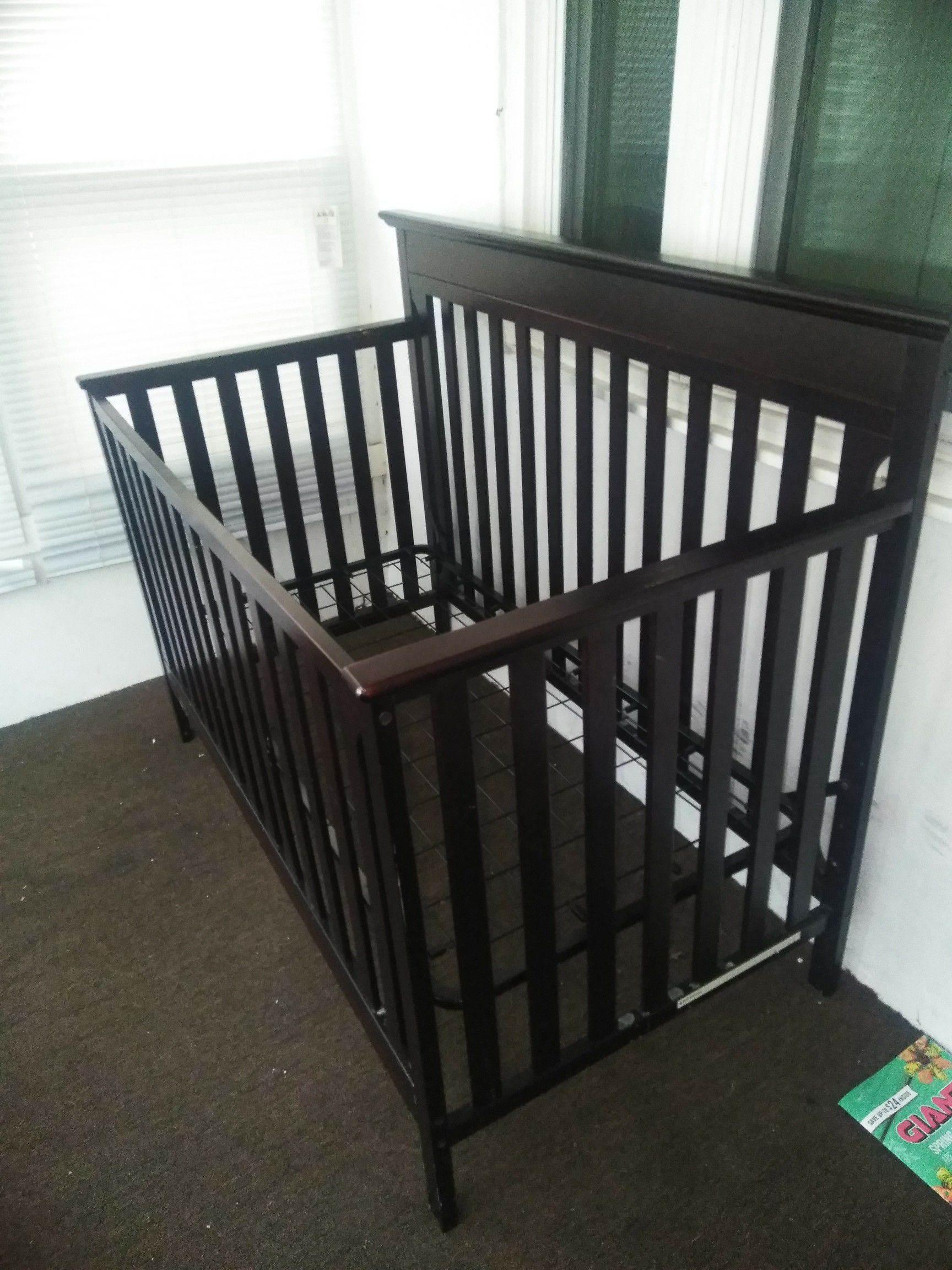 Baby crib in excellent condition