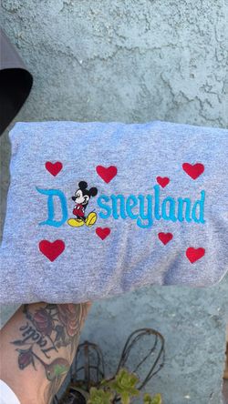 Crewneck embroidery