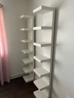 White boarder-less shelves