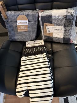 New Lot Of 6 Dish Towels, 2 Oven Mitts & 2 Hot Pads Please Read Post Before Messaging