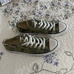 Converse Men’s Size 8