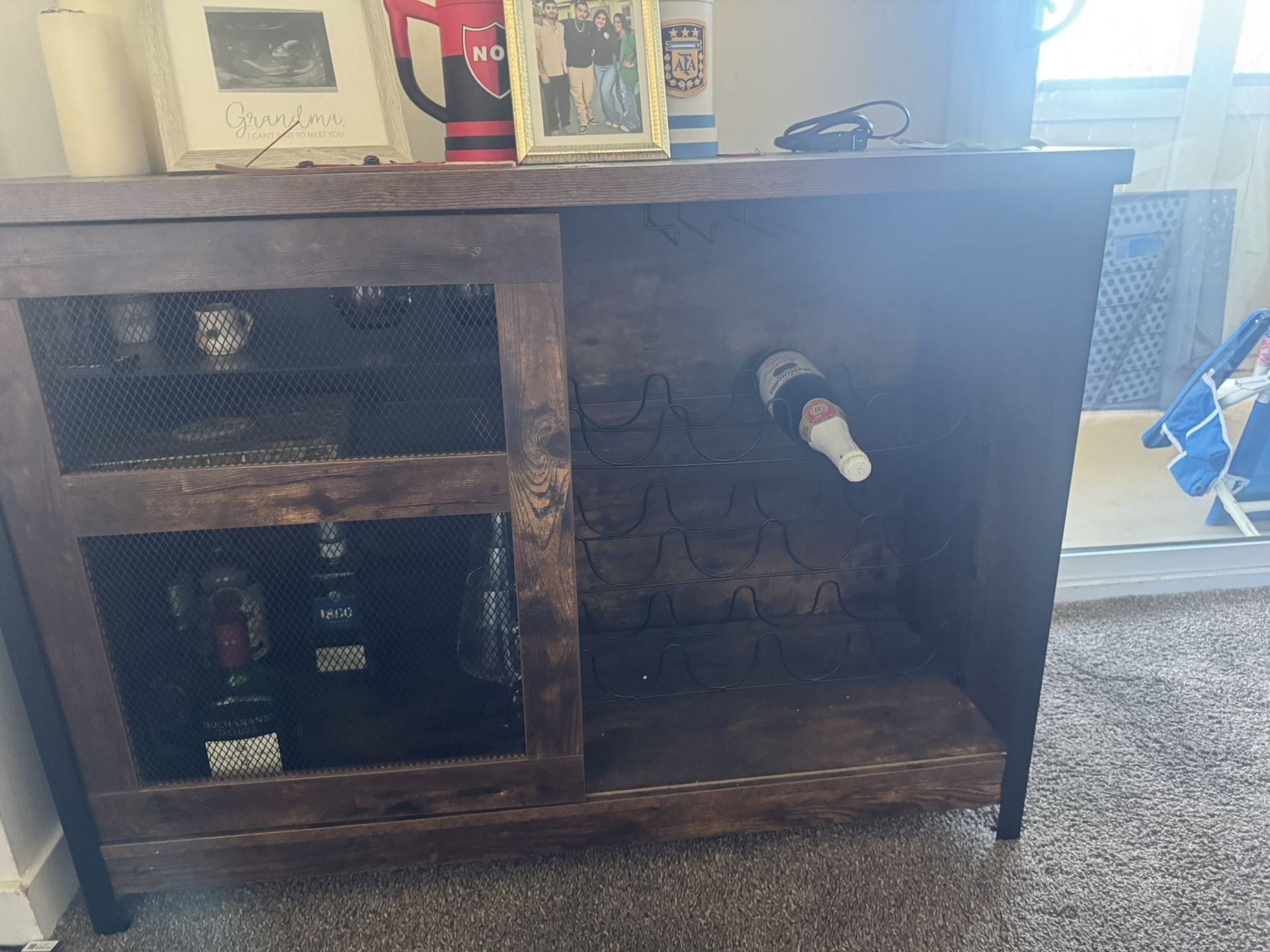 Mesa De Vinos Y Copas/ Wine Rack