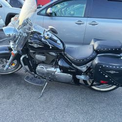 SUZUKI BOULEVARD 