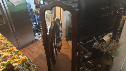 Jewelry mirror