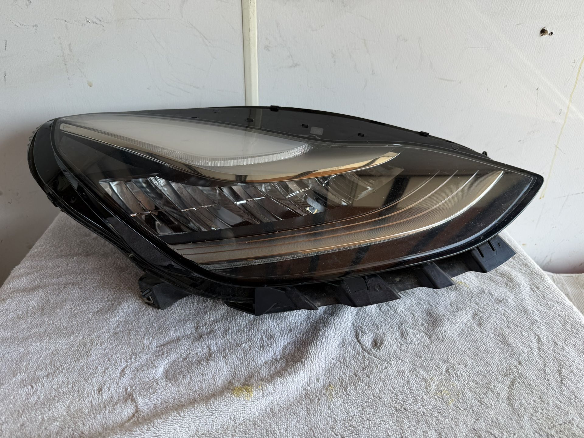 2017-2020 TESLA MODEL 3 Y LED HEADLIGHT R Side - Passenger Side