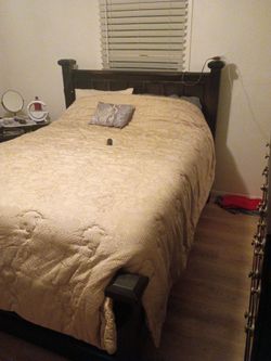 Queen size bedroom set for sale