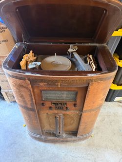 Vintage Packard Bell console radio/phonograph late 1930s to 1940s