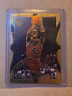 1994 Topps Embossed Michael Jordan #121 Gold