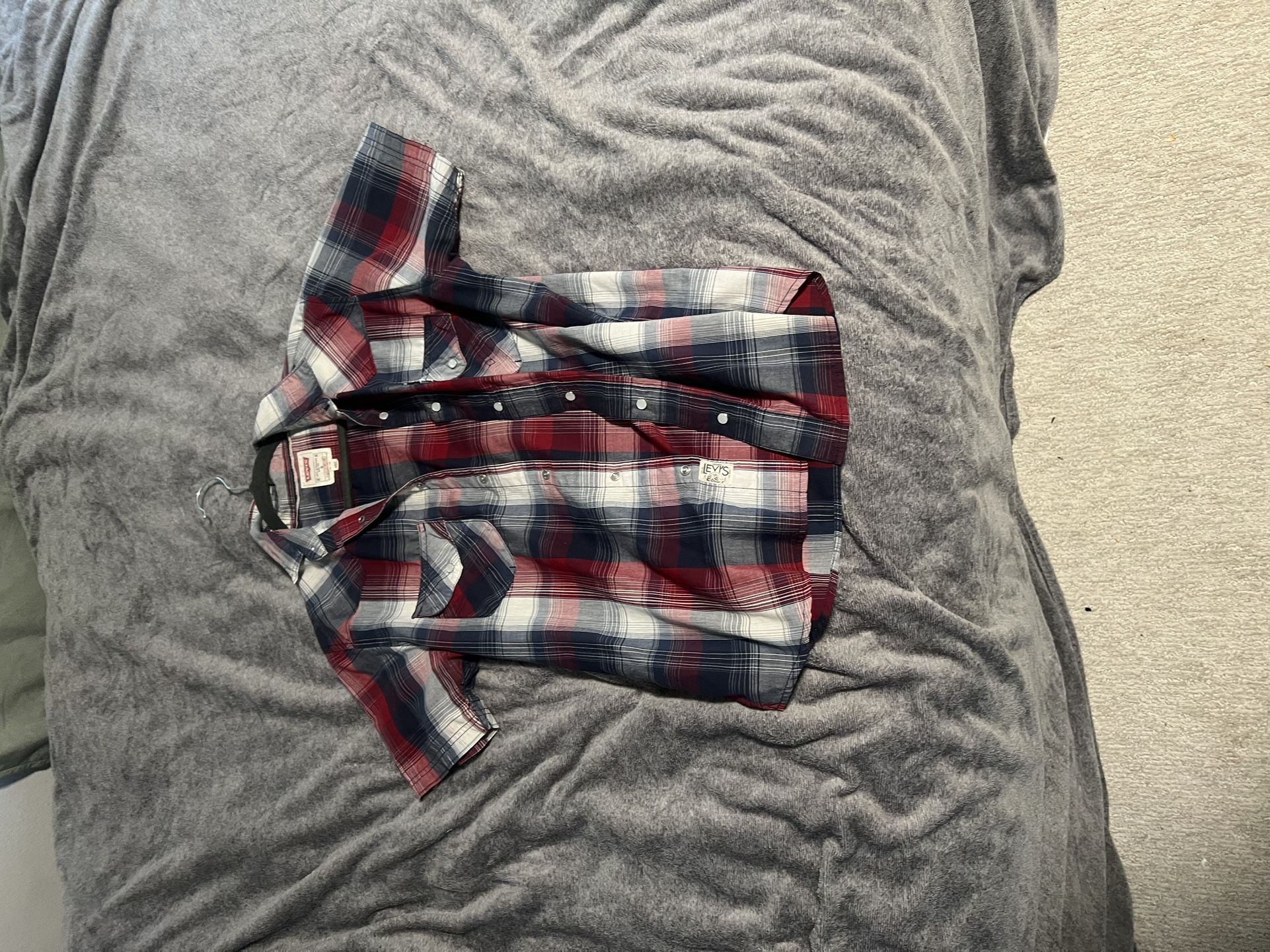Levi Short Sleeve Button Up Shirt Small