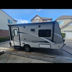 2017 Jayco 16xrb Hybrid Trailer