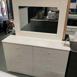 New d8 white with mirror