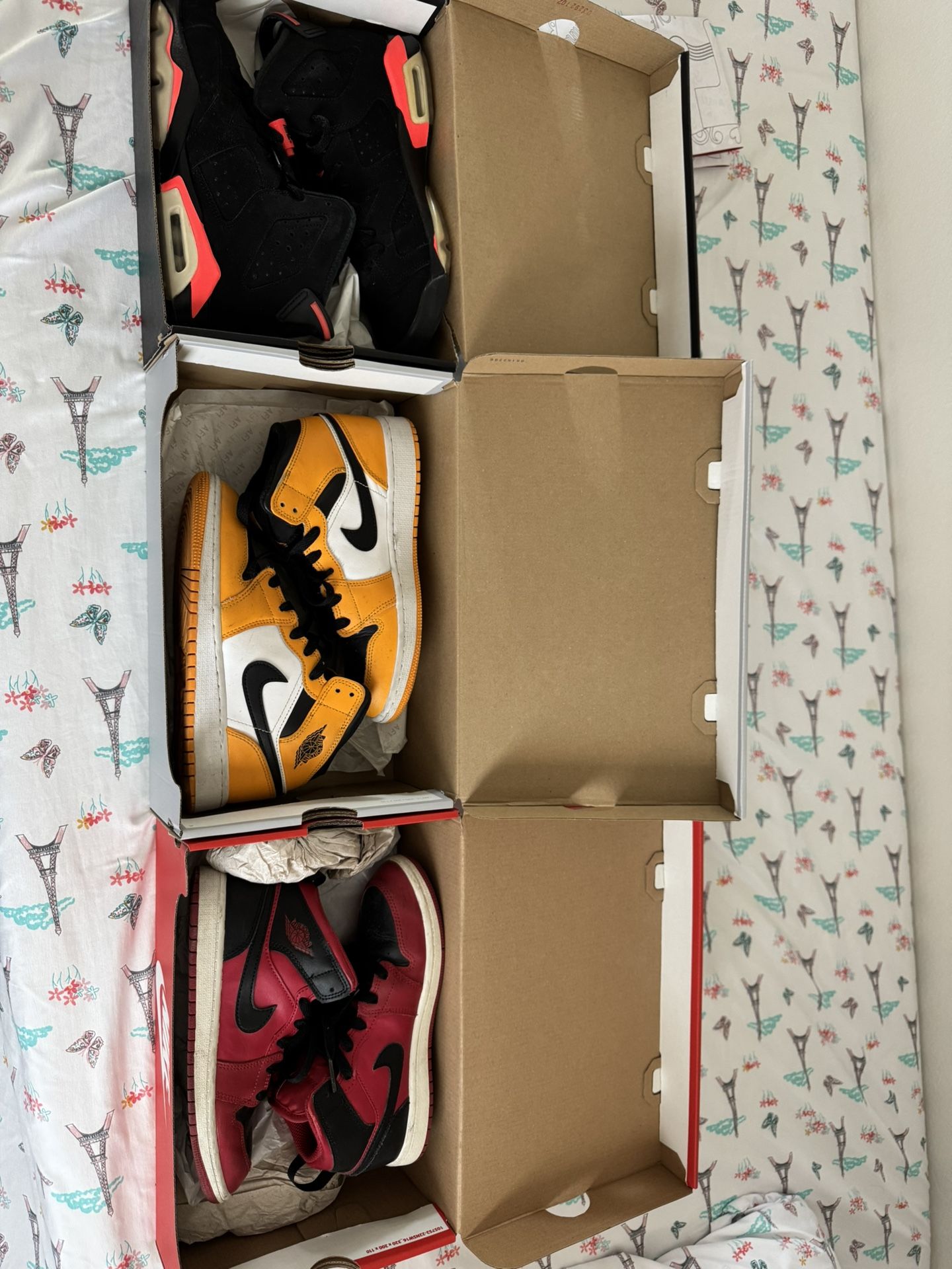 FOR SALE JORDAN 1 And 6 USED
