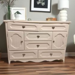 BEAUTIFUL OFF WHITE DRESSER 