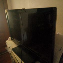32 Inch TV Emerson 