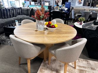 Beautiful round dining set! 🤍📦🔥 Easy Financing!
