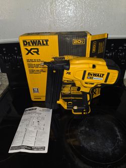 Dewalt XR 18 gauge Brad Nailer tool only brand new never used Hablo español
