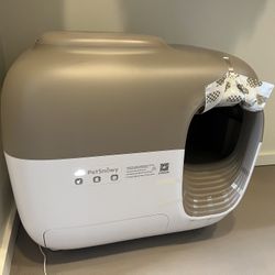 Petsnowy Self-Cleaning Litter Box – Like New