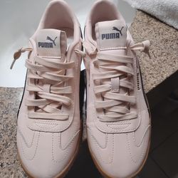 Pumas women shoes