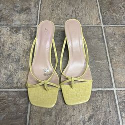 yellow kitten heels