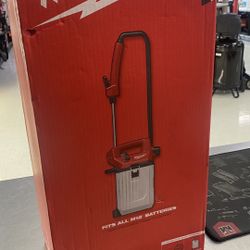 Brand New Milwaukee M12 2 Gallon Handheld Sprayer Kit 