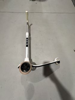  scooter from the brand BIRD