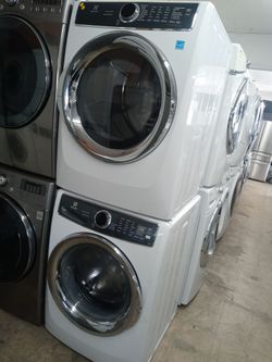 Electrolux stackable front load washer and dryer set - Free delivery