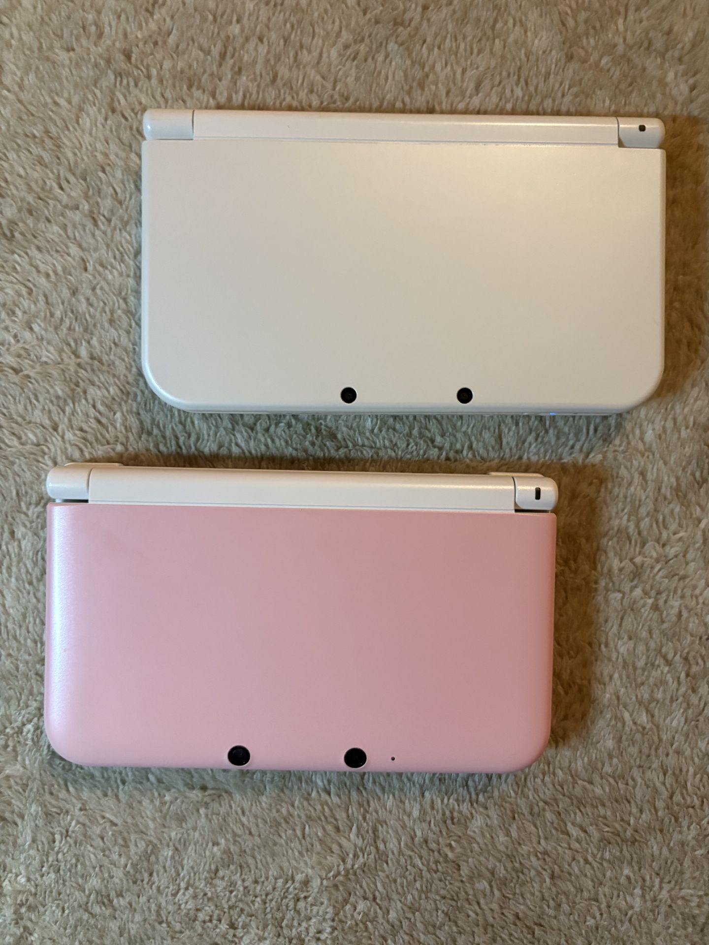 3ds xl pink (mint condition) NOT THE WHITE ONE