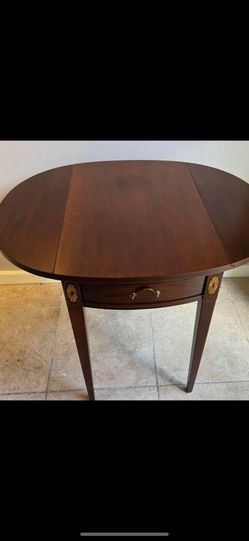 Hickory Chair Co. "James River Plantation Collection" Pembroke Side Table