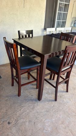 Dining table and 4 chairs